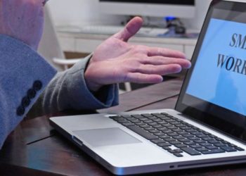 Aumento bollette luce e gas, quanto pesa lo smart working?