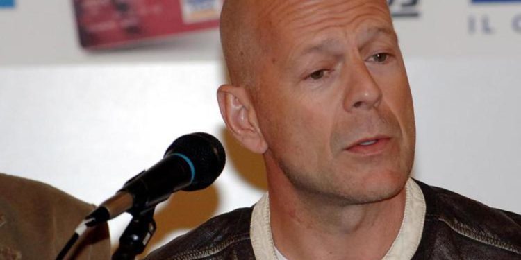 Bruce Willis si ritira per malattia: cos’è l’afasia