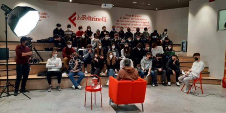 Oltre 40.000 studenti collegati in streaming per incontrare Pif