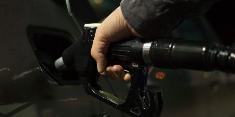 Bonus benzina 2022 di 200 euro, chi lo paga e come funziona