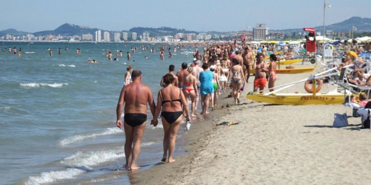 Bandiere Blu 2022 Italia, entra Riccione ed esce Ventotene