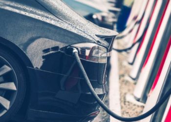 Stop auto benzina e diesel da 2035, ok Parlamento Ue