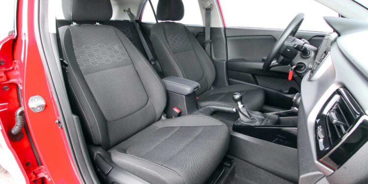 Guida Completa: Come Rivestire i Sedili di un’Auto